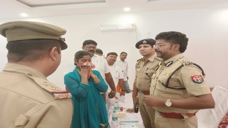 Khaki's public meeting in Chaubepur, complaints of women atrocities, Joint Police Commissioner in action mode