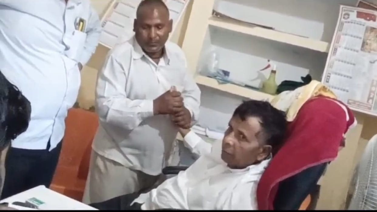 In Santkabirnagar, A Video of secretary getting massage in office goes viral, suspended