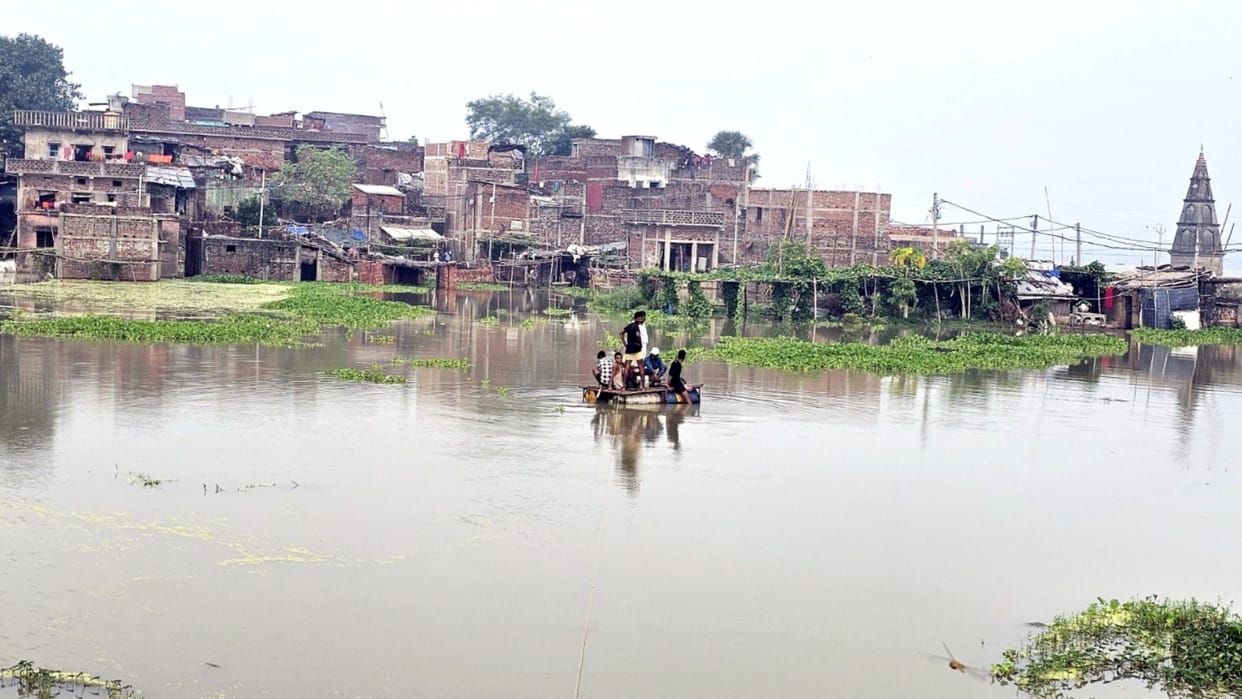 Sheikhpura flood: Harohar river takes terrible form, water enters houses, school children facing difficulties