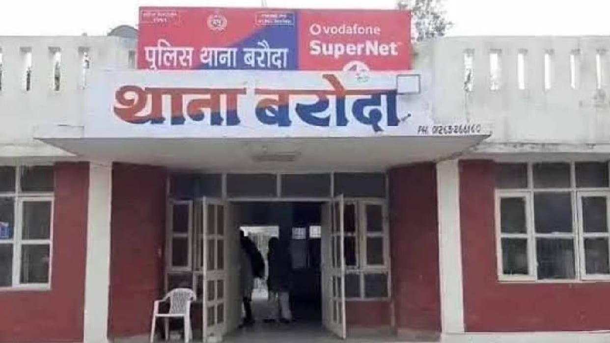 miscreants snatched car from courier delivery operator by showing pistol In Sonipat