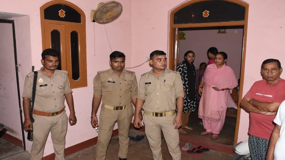 Lucknow: Private school teacher shoots himself