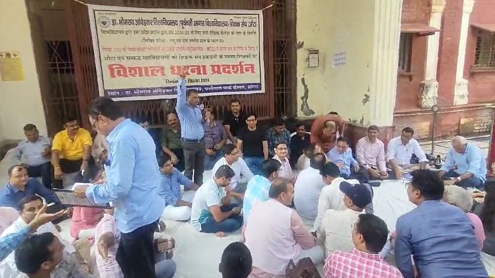 Teachers' strike started in Agra University demanding written examination