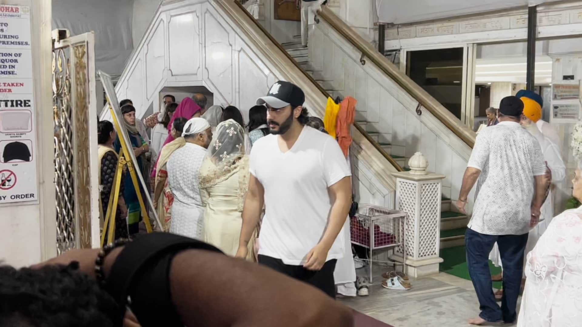 Malaika Arora father prayer meet in santa cruz gurudwara arjun kapoor kareena kapoor sussane khan reached
