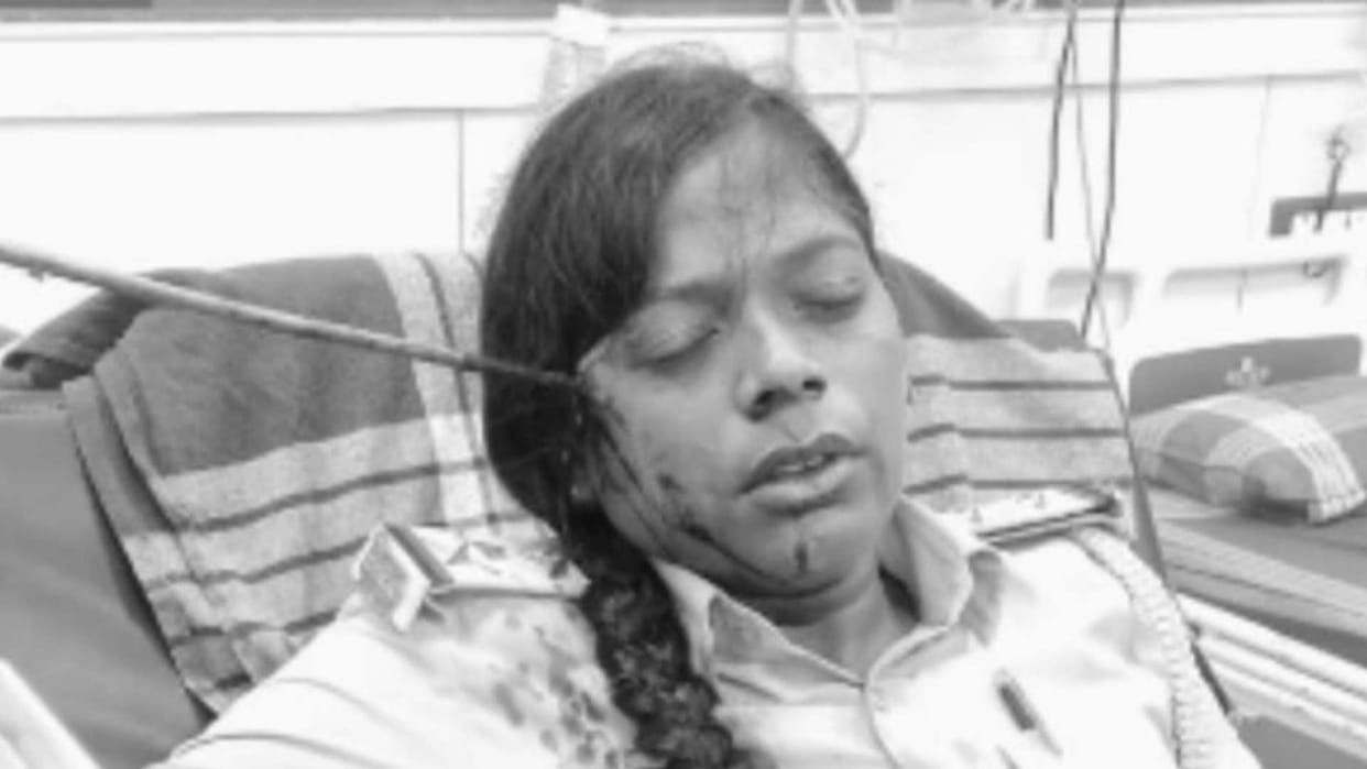 Bihar News : Attacked on bihar police team in Araria, Female constable injured by arrow removal encroachment