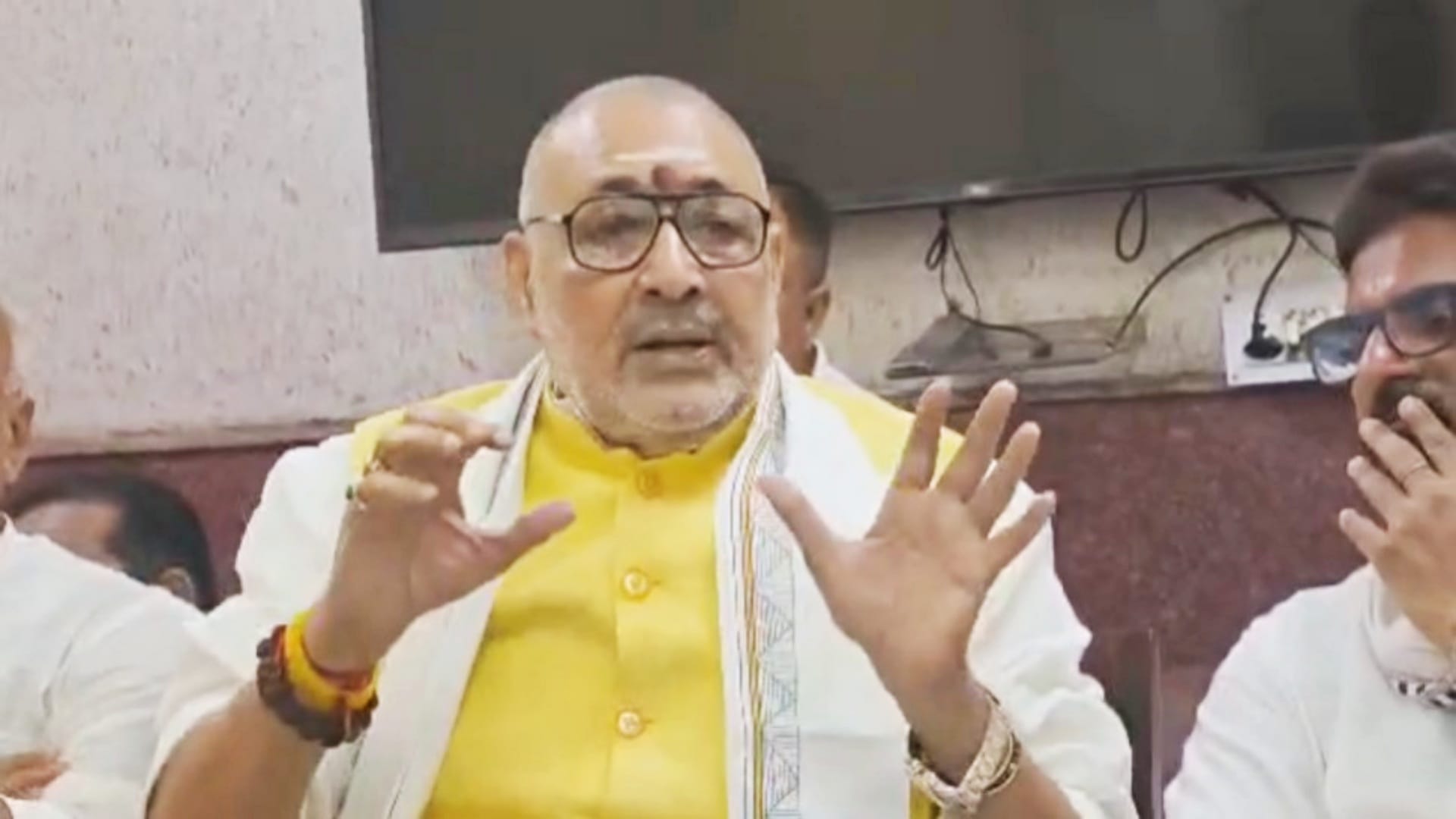 केंद्रीय मंत्री गिरिराज सिंह