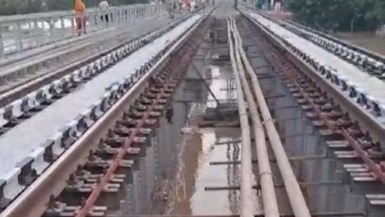 Bihar News : indian Railways train cancelled status on Jamalpur Bhagalpur route diverted flood situation