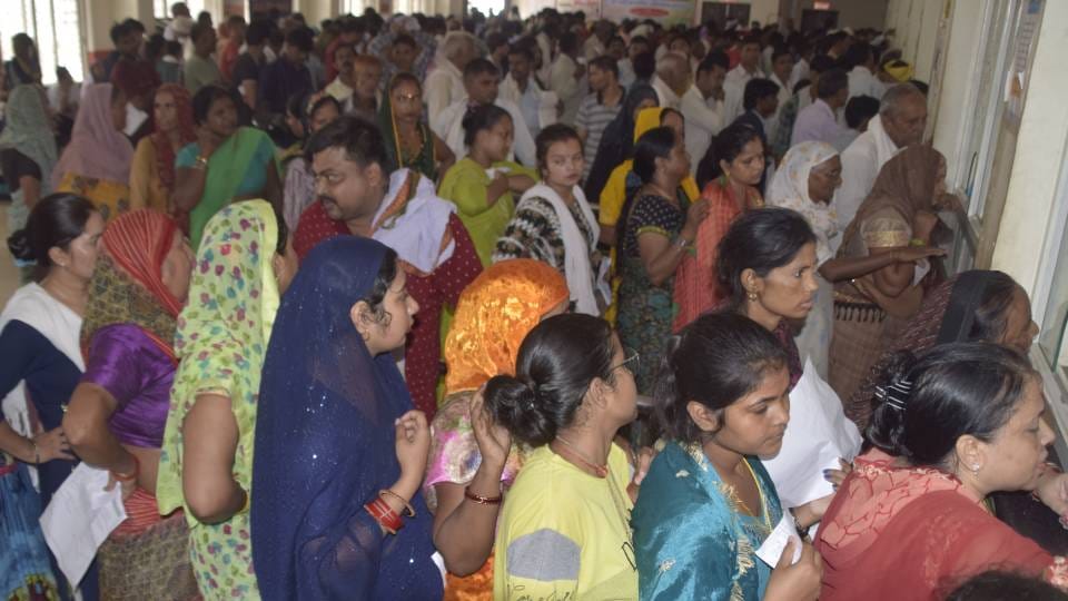 suffering from muscle pain and fever More than three thousand patients reached SN Medical College Agra