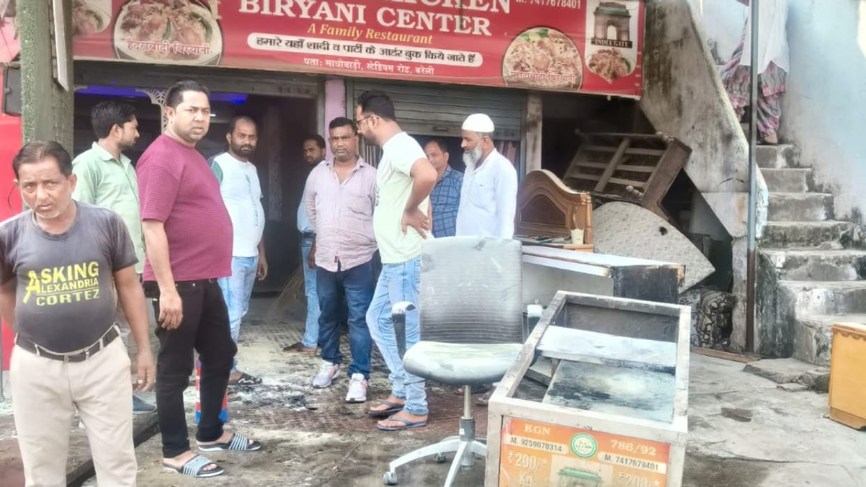 Fire broke out in Chicken Biryani hotel due to cylinder leakage in Bareilly