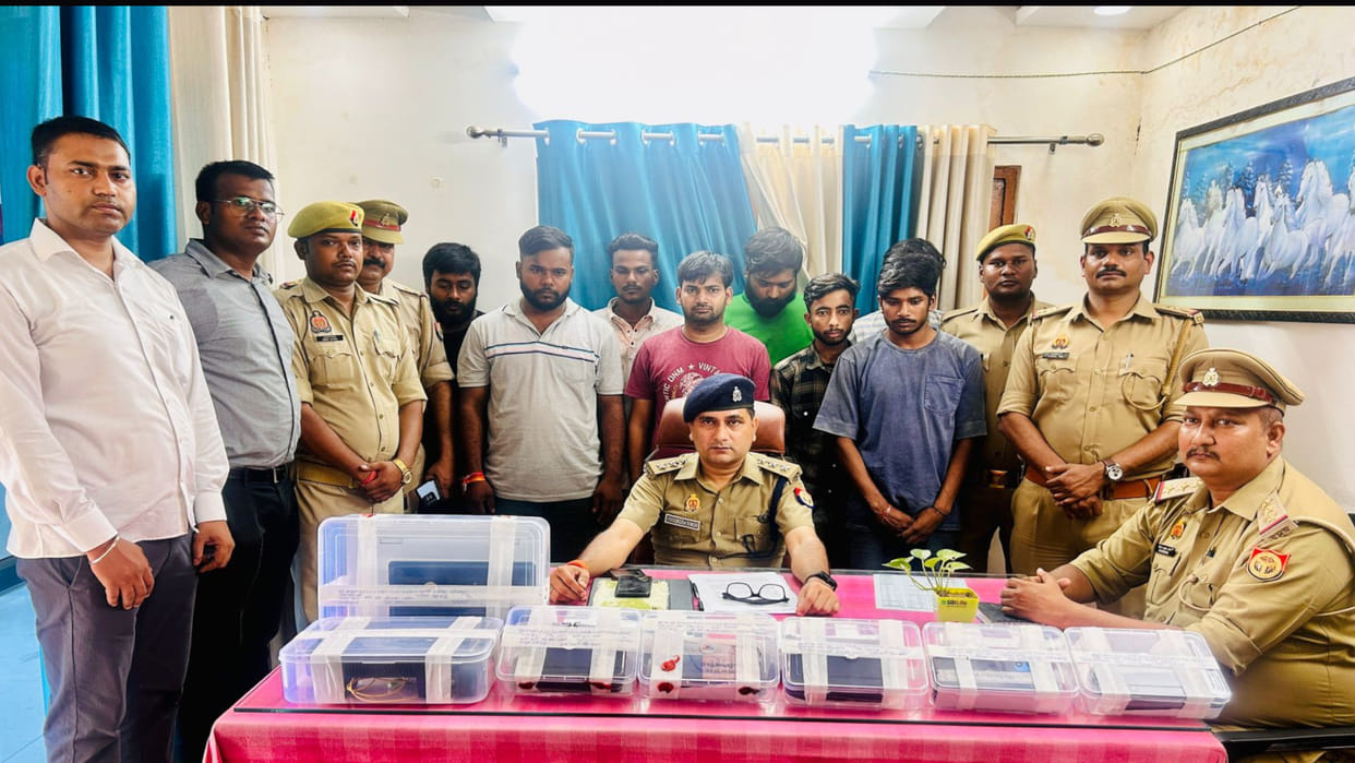 Gorakhpur Police arrested 8 accused of cheating Anna Reddy in online betting.