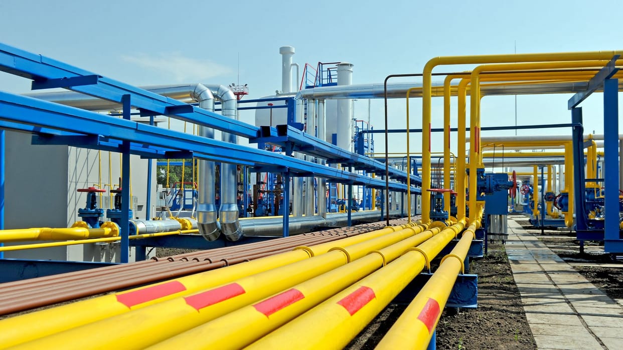 LNG price surge Goldman Sachs LNG report Strait of Hormuz disruption Middle East conflict Qatar LNG exports