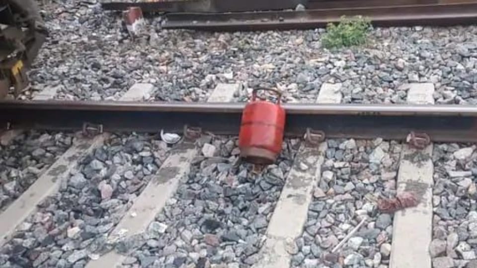 Kanpur Train Accident Conspiracy to overturn train in Kanpur fails again, small cylinder placed on track