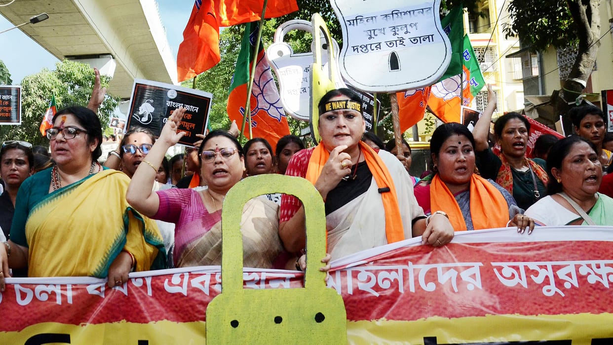 BJP's women wing protest various police stations in West Benga Doctor rape murder
