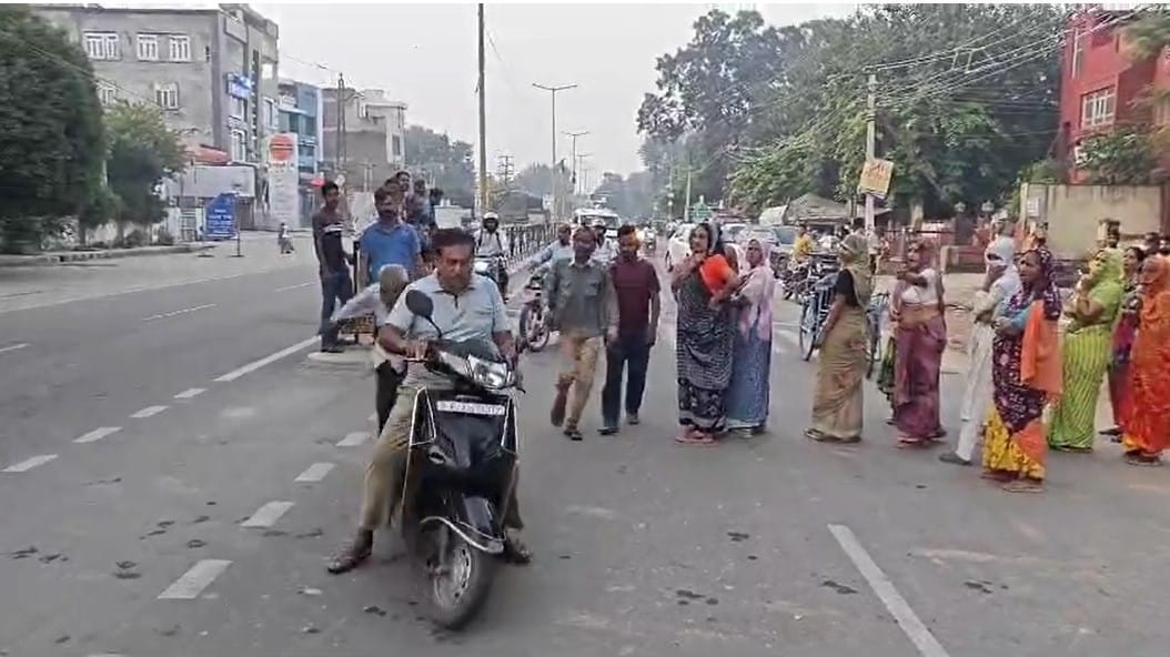 People came out on the streets over water problem in alwar