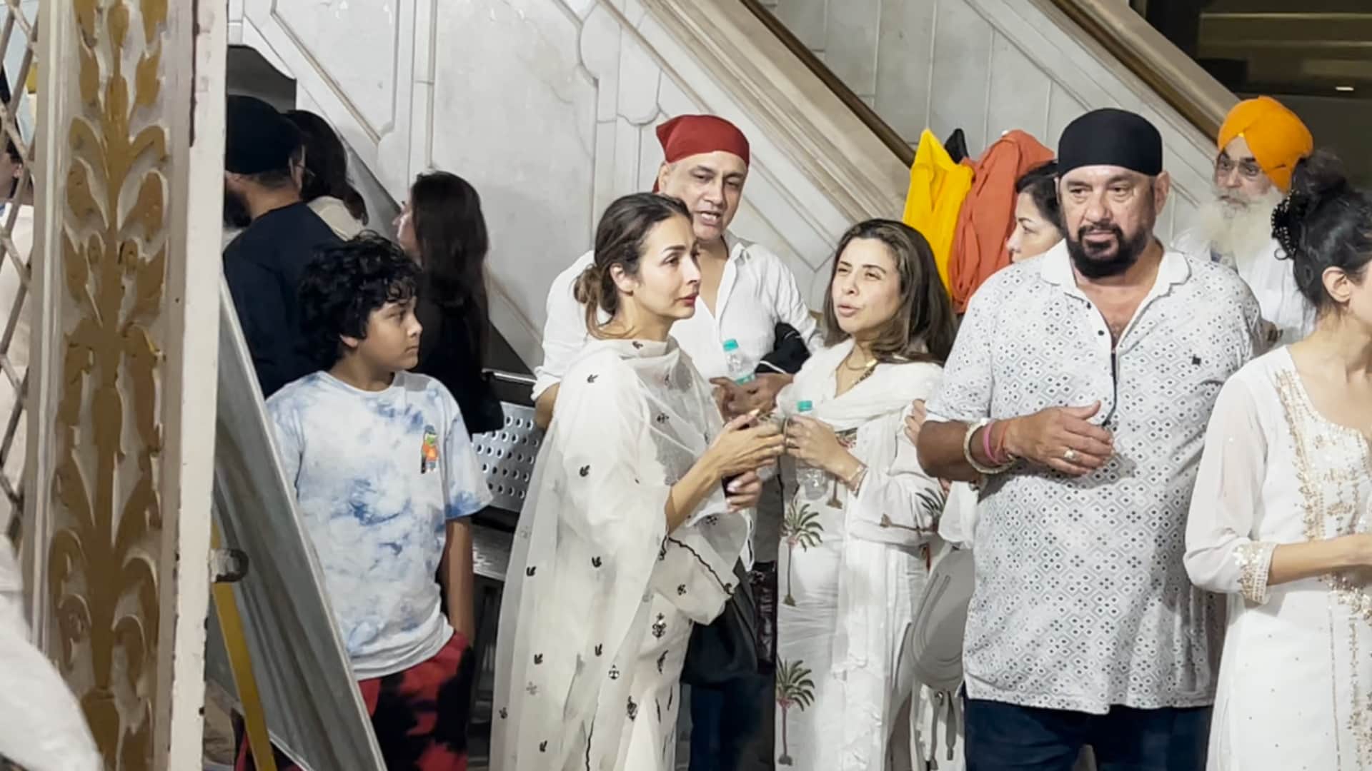 Malaika Arora father prayer meet in santa cruz gurudwara arjun kapoor kareena kapoor sussane khan reached