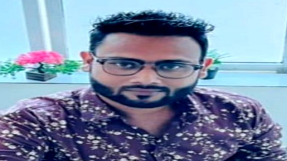 Dead body of young man found, police embroiled in murder, suicide