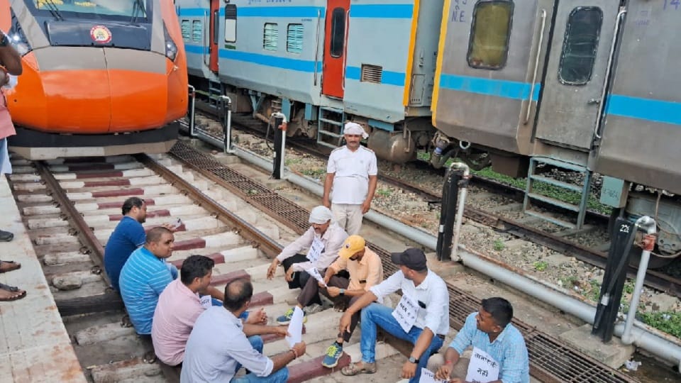 Varanasi: NER drivers protest on track on Vande Bharat train, expressed dissatisfaction over operational arran