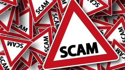 Clerk above Commissioner?: Commissioner issued RC of Rs 18.24 lakh, clerk canceled it, the case will surprise