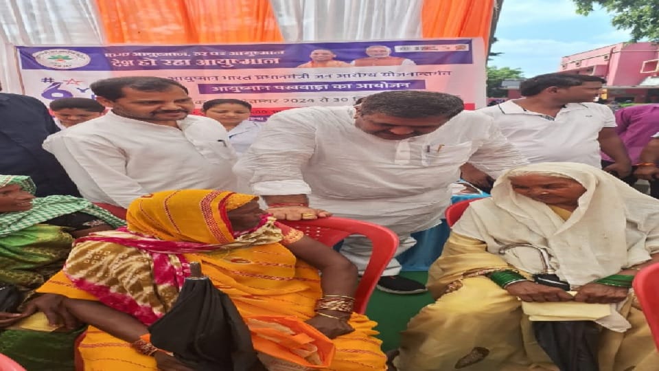 Service week medical camp was organized, four hundred patients were treated free of cost in Sevapuri