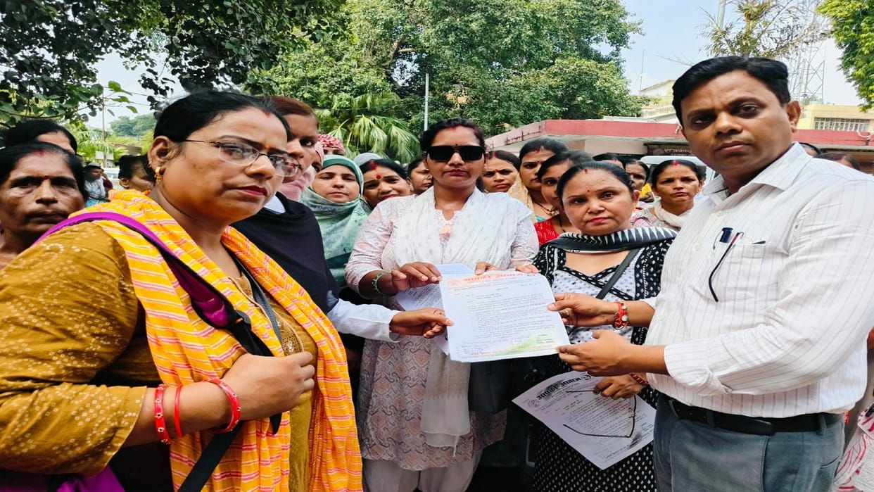 Asha workers demanded to be given the status of state employees