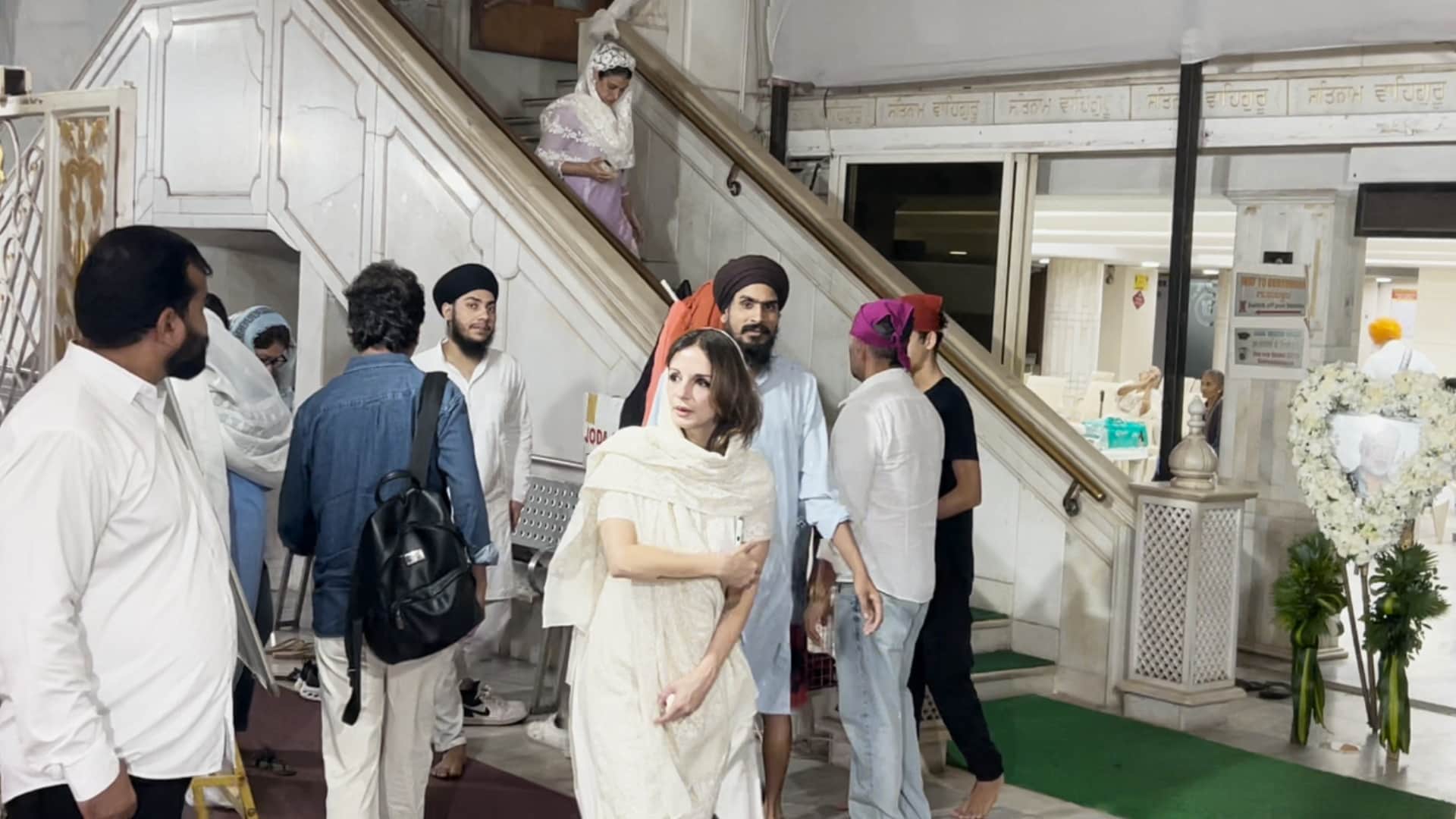 Malaika Arora father prayer meet in santa cruz gurudwara arjun kapoor kareena kapoor sussane khan reached