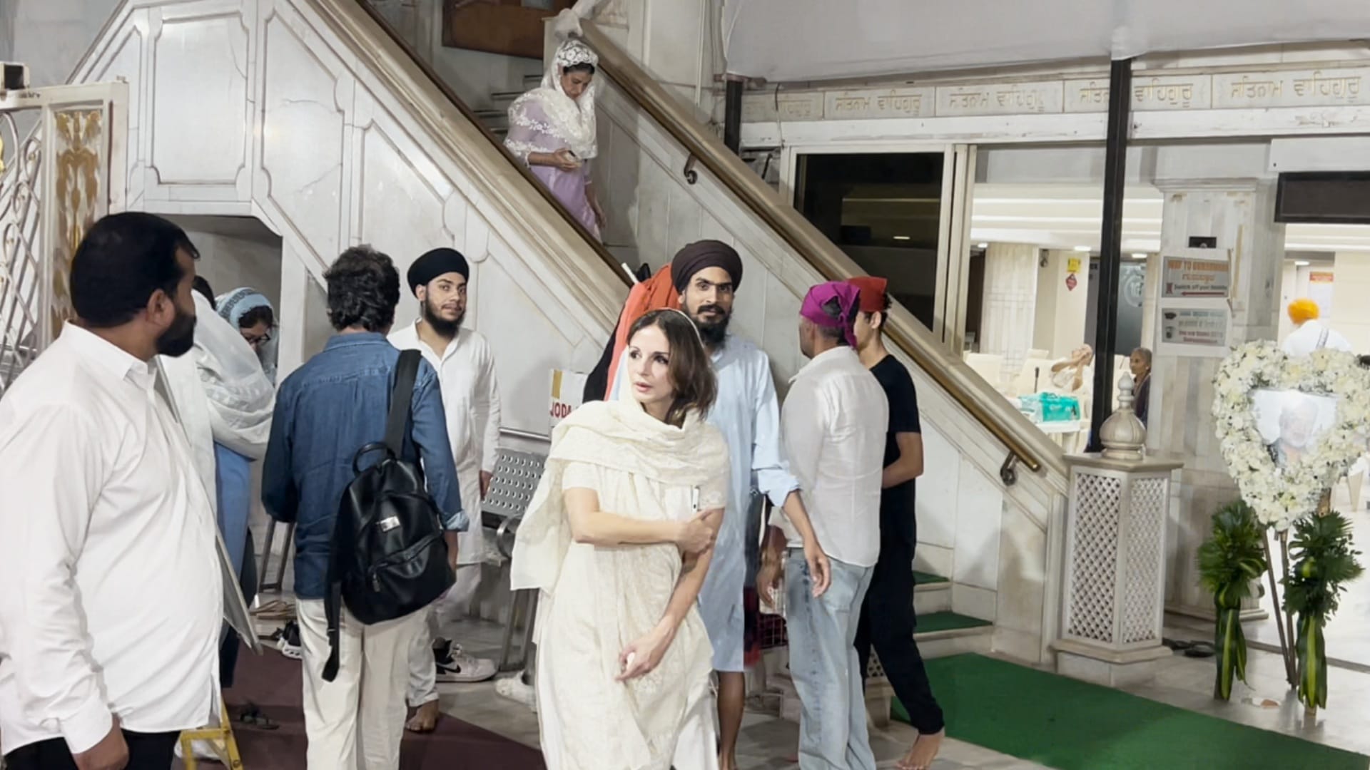Malaika Arora father prayer meet in santa cruz gurudwara arjun kapoor kareena kapoor sussane khan reached