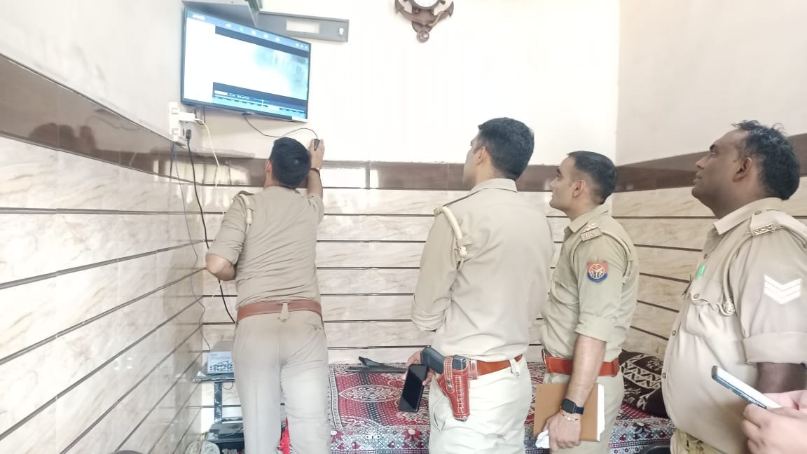 Mzaffarnagar: Two youths threw a mechanic from the roof, painful death, incident captured on CCTV
