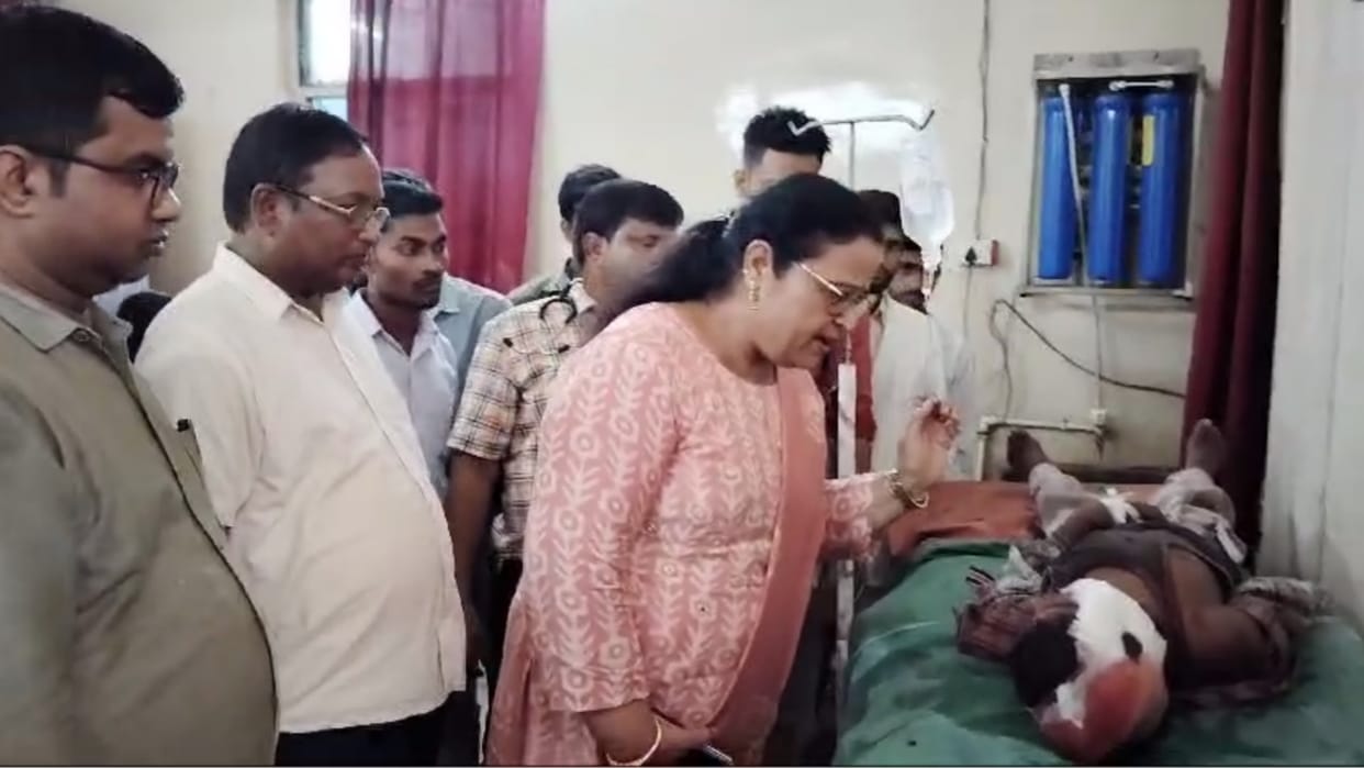 A student seriously injured in an accident in Mahmoodabad Kotwali in Sitapur.