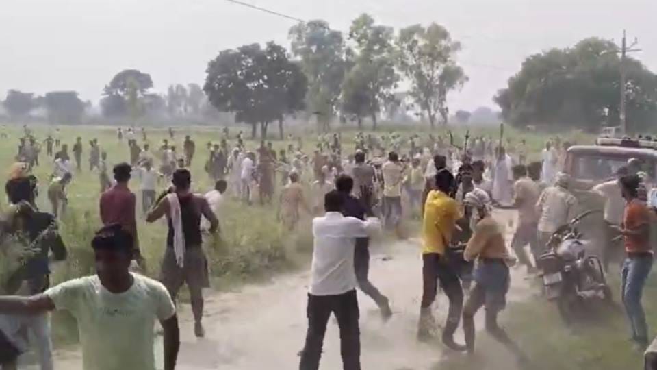 Stone pelting took place during selection process of ration dealer in Kasganj two dozen people were injured