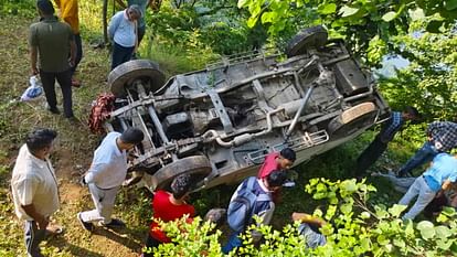 Uttarkashi Accident Vehicle carrying teachers met with an accident Chinyalisaur read All Updates in hindi