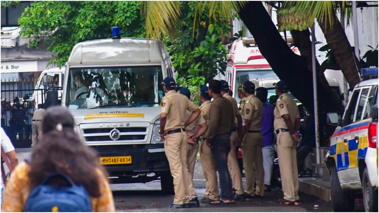 Bombay High Court directed for case papers to be immediately handed over to CID probe into Akshay Shinde death
