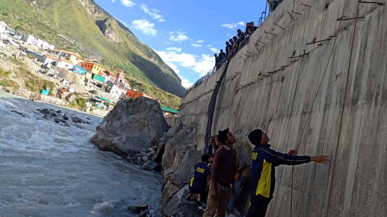 Malaysia resident was swept away in river near Badrinath Dham ghat Another person also jumped SDRF rescue