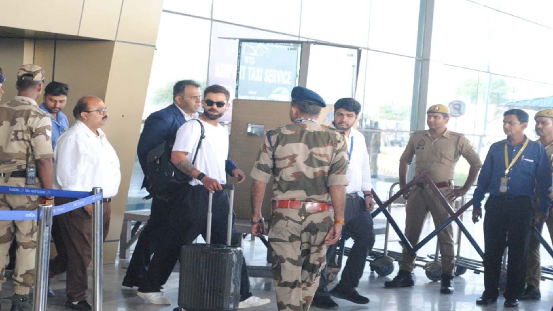 Test Match: Cricketers were welcomed by applying Tilak and wearing Rudraksha garland amidst Ramadhun