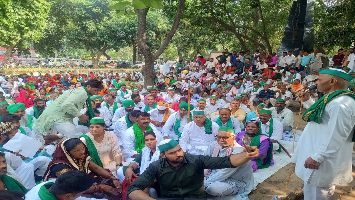 Farmers protest over his many demands in bareilly