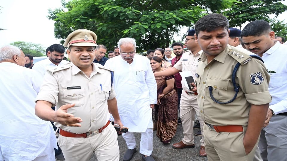 Loharidih incident Former CM Bhupesh Baghel met villagers lodged in Kawardha jail