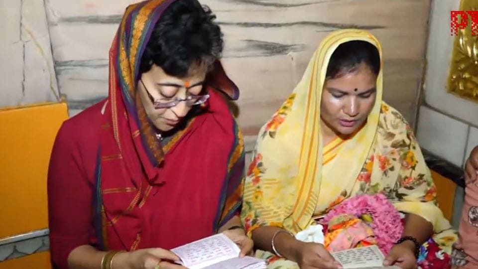 Delhi CM Atishi visited ancient Hanuman temple located at Connaught Place