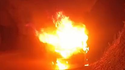 taxi caught fire on the Sundarnagar Karsog road the driver narrowly escaped