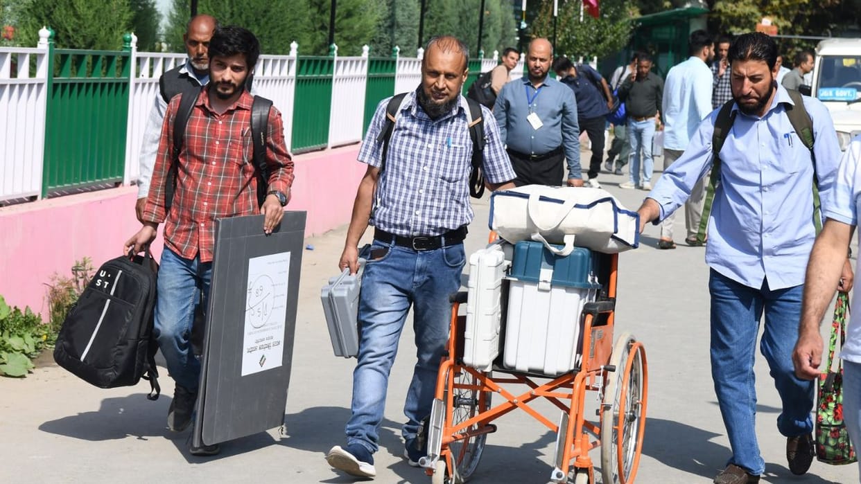 J&K: Preparation for second phase in Srinagar, polling officials shifted EVM amid security, see pictures