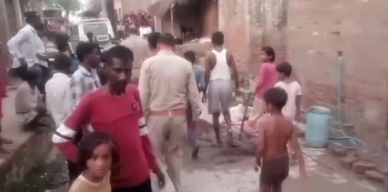 Constable accused of beating a youth, Dial 112 had arrived to resolve the dispute