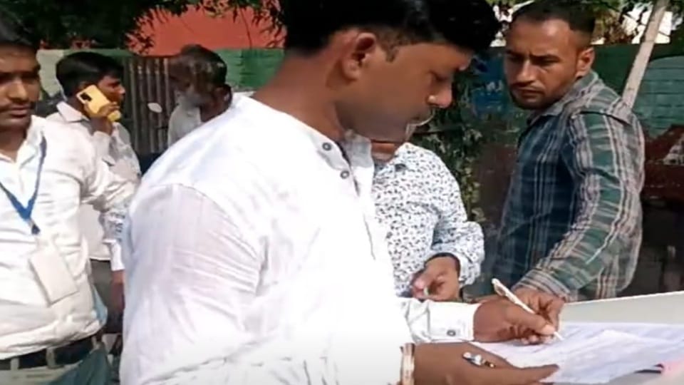 RS 3.90 lakh cash recovered form car driver in Fatehabaad