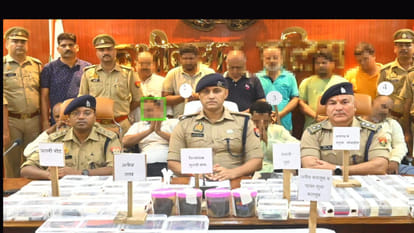 Kushinagar police is investigating the foreign connections of the accused in the fake note case.
