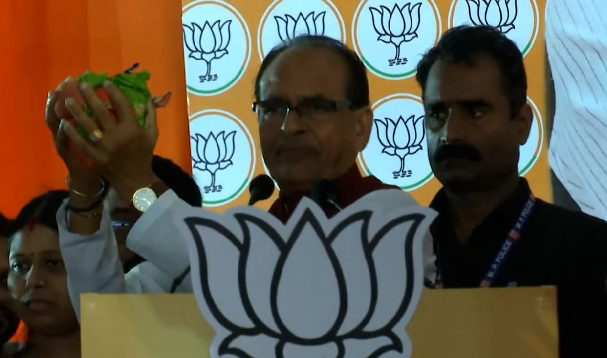 MP News: Shivraj lashed out at Soren, said- JMM means crime, murder and mafia, soil, daughter and bread are no