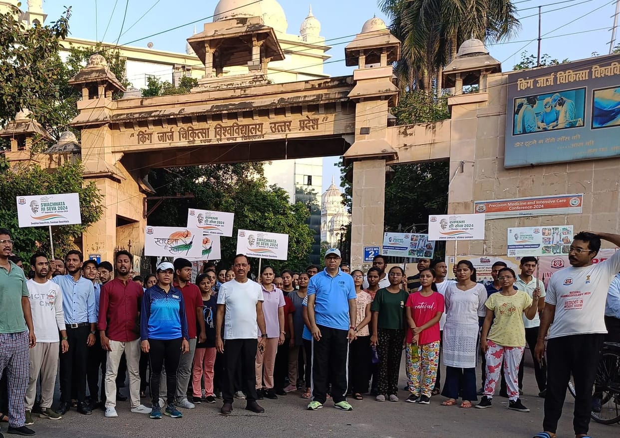 Cleanliness campaign in KGMU Lucknow.