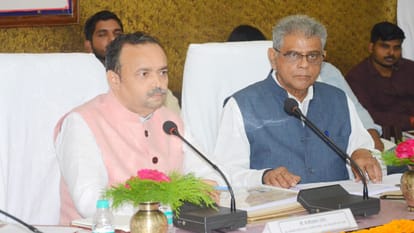 MLAs raised the issues of development and electricity in front of the minister in Bareilly