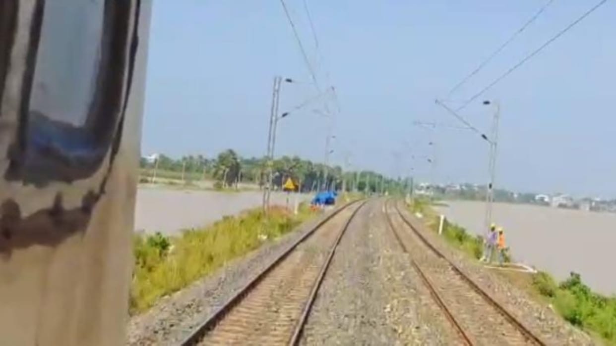 Munger News: Operation started on Jamalpur-Bhagalpur railway line on third day, passengers got relief