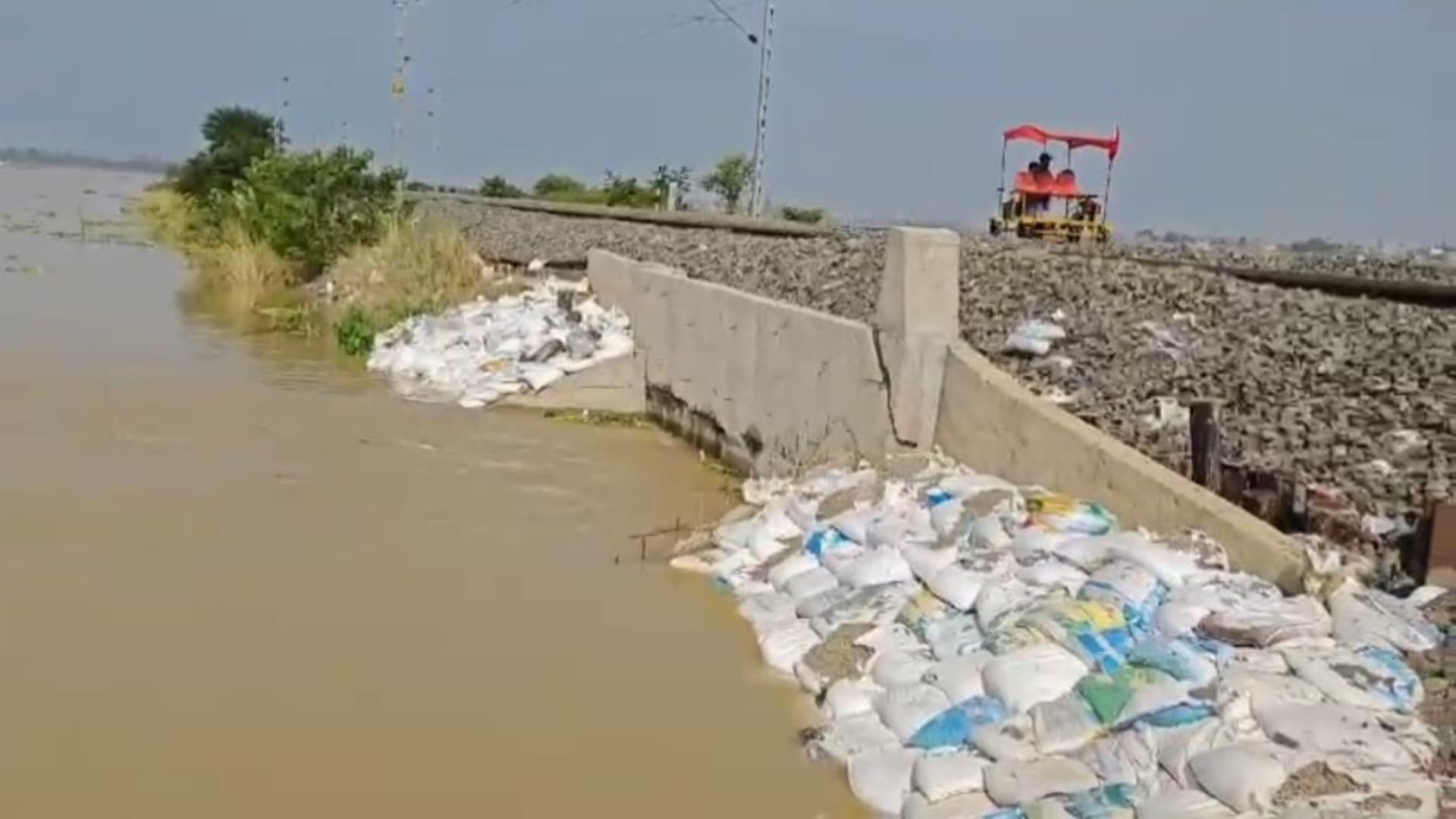 Munger News: Operation started on Jamalpur-Bhagalpur railway line on third day, passengers got relief