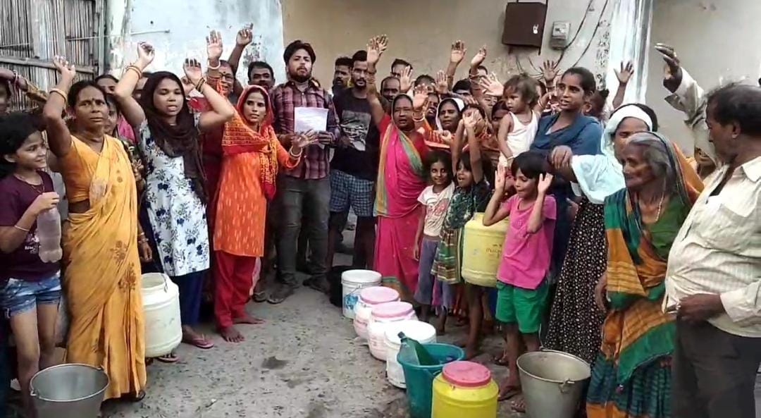 Muzaffarpur News: People troubled by water shortage protested, raised slogans against Municipal Corporation
