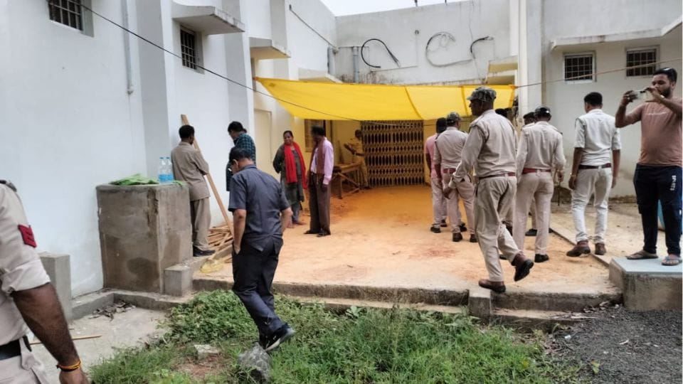 Forest Department recovered illegal teak wood at Circuit House in Gaurela Pendra Marwahi