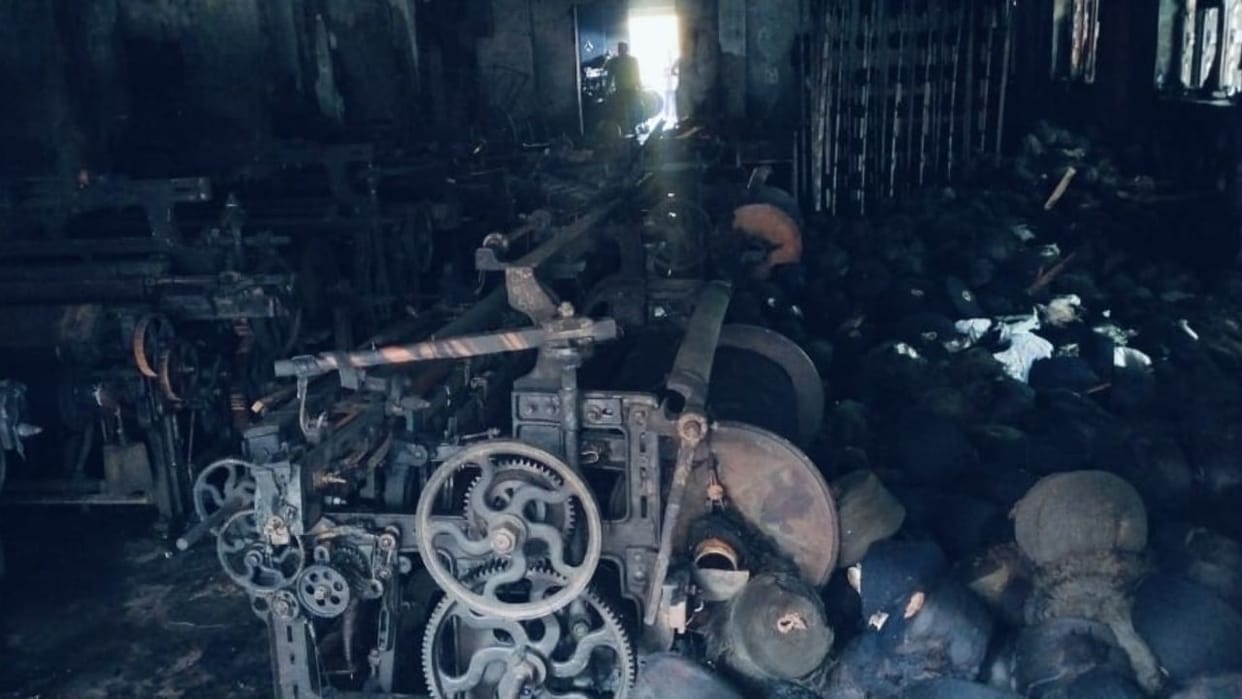 Hapur: Huge fire in power loom factory, loss worth lakhs, big shock to the owner, police engaged in investigat
