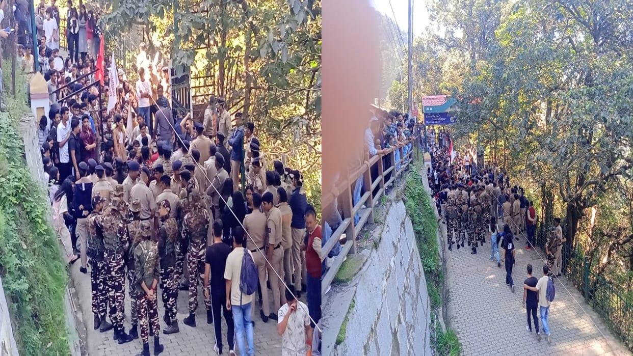 SFI workers roared at the gate of Sanjauli College against the expulsion of students