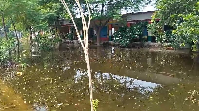 water in this government school of Mainpuri surprised to see such a condition